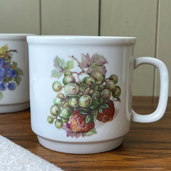 Kahla Germany 2 Porcelain Mugs Fruits Pattern Strawberry Grapes - Picture 4 of 12